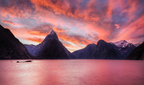 Sunset in Milford Sound (by Stuck in Customs)