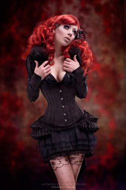 bluedogeyes:   Red flame by Ophelia Overdose  