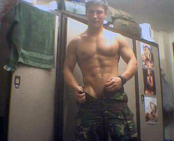 texasfratboy:  military muscle to die for!!!