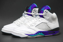 prvmio:  ghostaljjic:  Grape 5s  Patiently