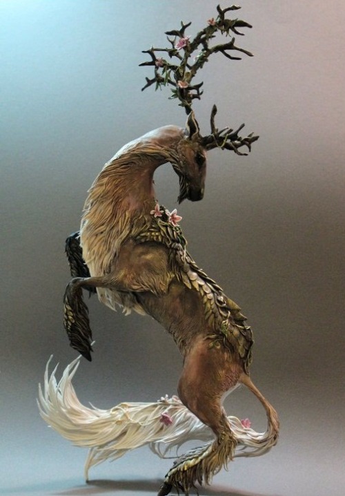 wryer: Ellen June is an artist from Canada who uses air-drying clay, wire, glaze and acrylic paint t