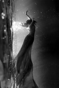 souloftheroseurluv:  banishedfromcamelot:  “Underwater Dance” by Vitaliy Sokol  souloftheroseurluv  ༺ ॐ A Sensual, Spiritual and Sophisticated blog ॐ ༻