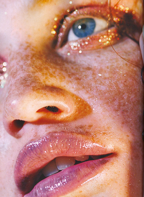Porn Pics lips and freckles.