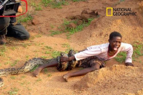 yuriamon:  Vou filmar esse menino morrendo… belas imagens kkkkkkkk 