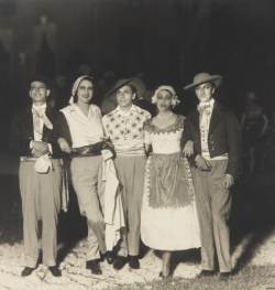 giantpantsofthe30s:  Costume ball! With Cole Porter, Howard Sturges, Linda Porter and pals 1931 