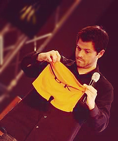 halosexual-archive-blog-blog-de:  Misha Collins looking at panties.  