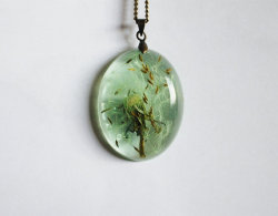 wickedclothes:  Make-a-Wish Dandelion Necklace Made with a real dandelion! Sold on Etsy. 