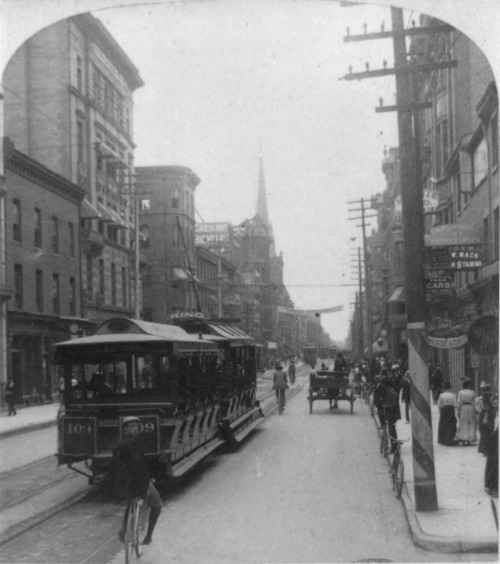 fuckyeahtoronto:Toronto Railway trams on King Street in 1900.The Toronto Railway Company streetcars 