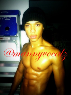mannyvocalz:  Summer tanning !! :)