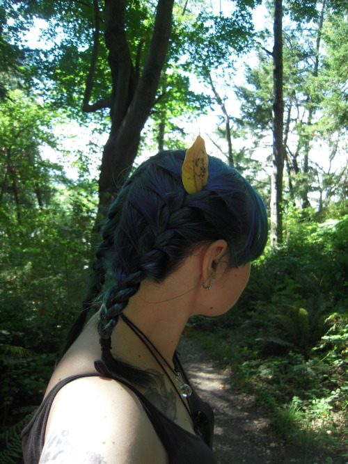 inkwellinkingwell:  Yellow leaves in my blue hair. I’m a wild pokemon!  