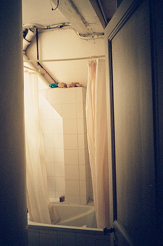 vahc:  Salle De Bains by Space Queen on Flickr. 