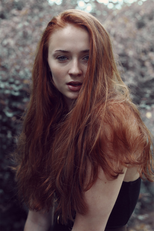 awesomechicks:  Sophie Turner adult photos