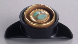 non-westernhistoricalfashion:  Labret ca. A.D. 1450 Late Postclassic  Eastern Nahua  Obsidian, gold, and turquoise h. 2.5 cm., w. 5.0 cm., d. 2.8 cm. (1 x 1 15/16 x 1 1/8 in.) Place made: Mexico / / Central Mexico Gallery note: Labrets were objects