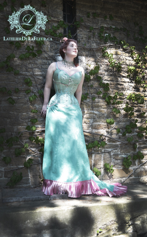 minalafleur:  More pictures of the Victorian natural form inspired outfit.  Mint/pink