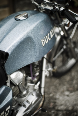 portofbello:  Ducati 750 GT 