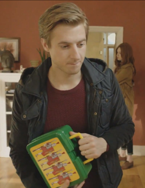 yousillyqueer:mahleehoopah:Can we please just talk about how precious Rory is with his little lunchb