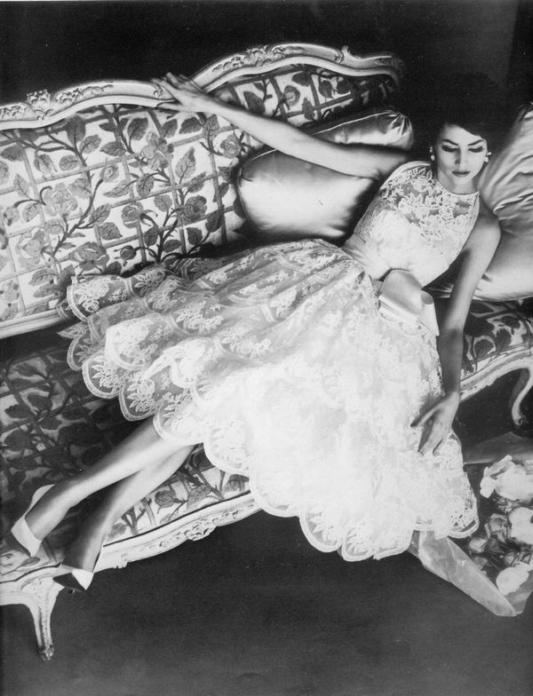 vampdreaminginhollywood:  Simone D’Alliencourt wearing a lace dress, 1959. Photo