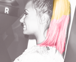 youraftershock-deactivated20121:  Demi + pink 