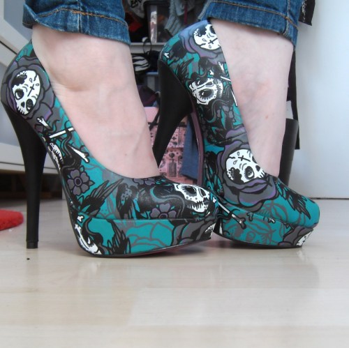 thefatalfemalelust:  New shoes!! 