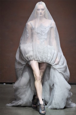 I&rsquo;m in love. hisjealous-sky:  Yiqing Yin Haute Couture SS 2012 