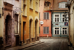 palides:  Old street in Riga, Latvia by Oly