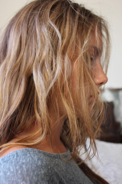 da-isy-dust:   da-isy-dust i love her hair