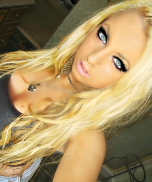 bimbofactory: yespinknothink:  bimbowhore:  i luv this make up &lt;3&lt;3  me too!  Bimbo Fa