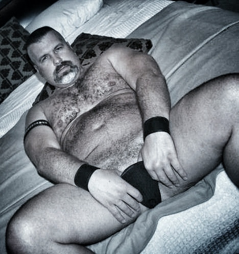 succumbere:  cock. tease.