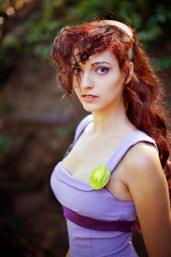 keinzantezuken:  ashashi-corner:  rev3lati0ns:  gabzilla-z:  bluedogeyes:  Disney’s “Hercules”, Megara by Anna Moleva Cosplayer facebook  damn  … damn  DAMN.  I… umm. ooh. 