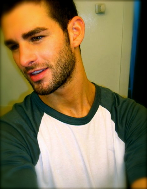 mrchicki69:  looks like chris salvatore from eating out series. Hope its him! he’s soo hot. 