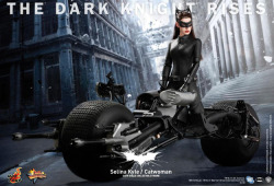 herochan:  Selina Kyle as Catwoman  Batman: The Dark Knight Rises (1/6 Premium Action Figure) Crafted by Hot Toys (2012) (via:comicsforever) 