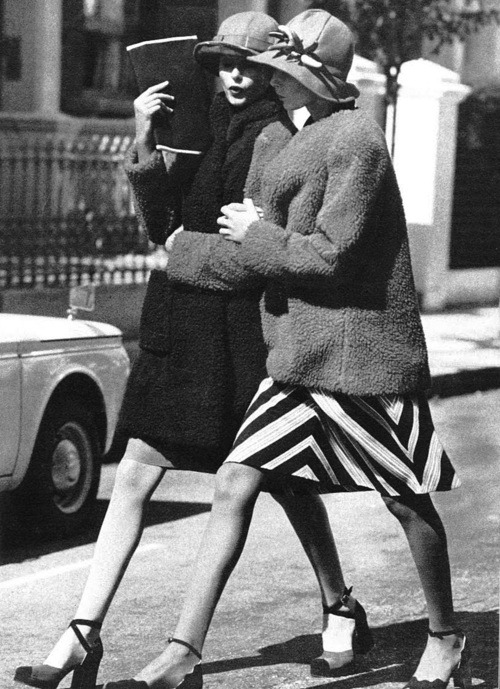 voguelovesme:  Girl talk, Vogue UK September 1971, ph. by Arthur Elgort