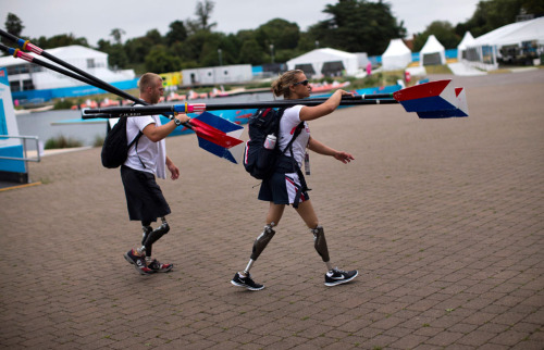 Oksana Masters carrying her oars