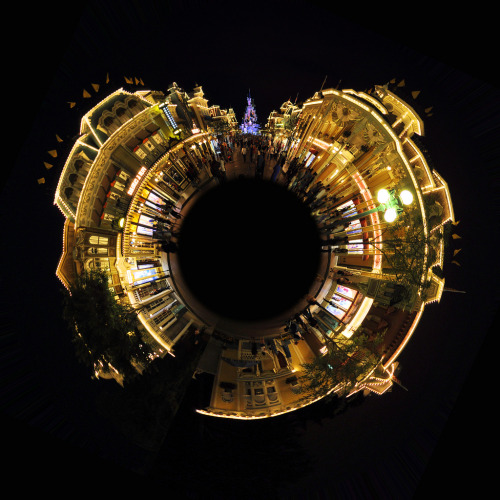 fuckyeahdisneyphotography:  Planet Main Street http://bit.ly/R1AySo