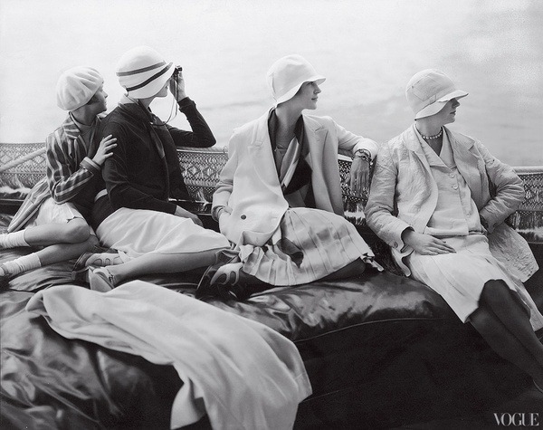 una-lady-italiana:  Vogue, July 15, 1928 | photo by Edward Steichen 