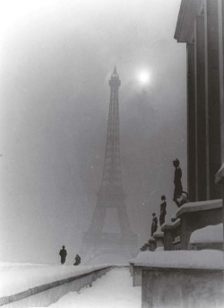 poboh:  Untitled (Eiffel Tower), 1950’s, Maurice Tabard. (1897 - 1984) 