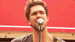 lawsonjoelsguitarface:  is it just me who