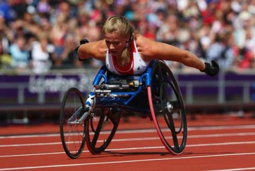 Hannah Cockroft wins gold in the T34 100m for ParalympicsGB