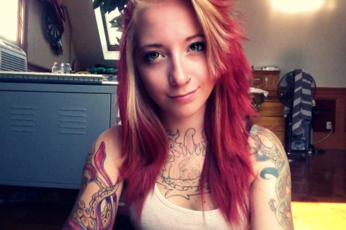 skull-fuckinq:  marytsunami:  just kidding, its still red.  Ughhhhhhhhhh. So attractive. 