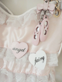 dollymilk:  heart script pin♡  