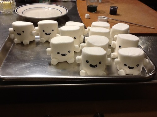 savethewailes: For the Doctor Who series premiere, I made me some Adipose marshmallows! They&rs
