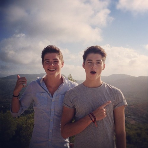 XXX Harries Twins photo