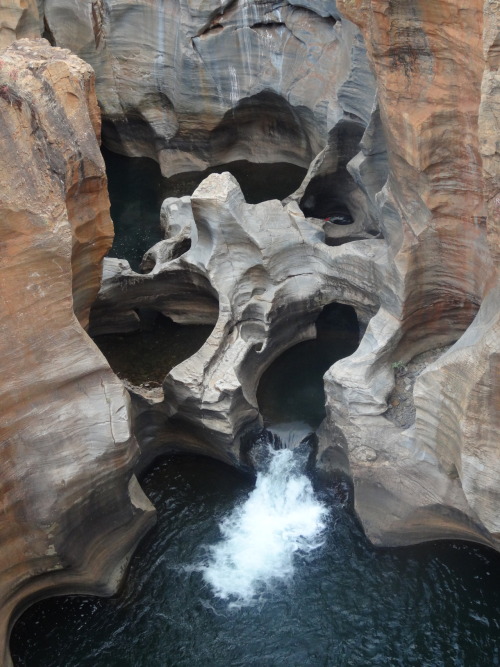 electric-waves:    091900999119:    pretty cool place i went to in south africa    I loved that place, so beautiful!   