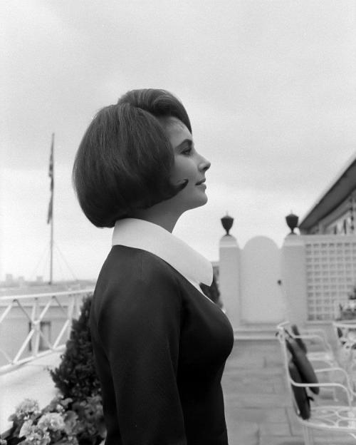 whosafraidofelizabethtaylor: Elizabeth in London, 1963.