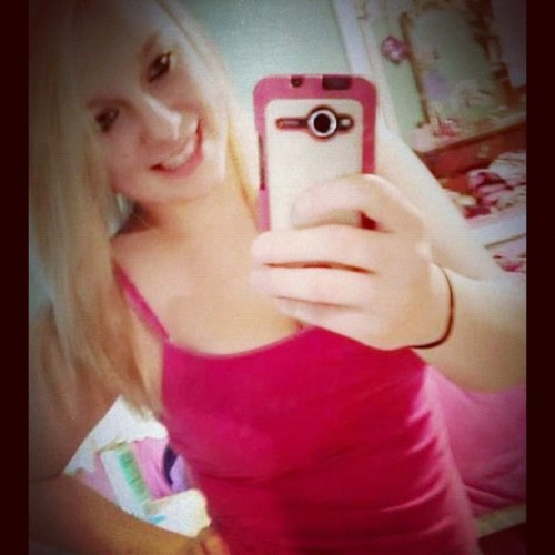 You don’t know why you cant turn around & say goodbye #blonde #girl #pink #happy #throwbac