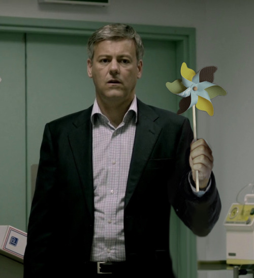 egmon73: barachiki: barachiki: With Sherlock and John helping out, DI Lestrade barely knew what to