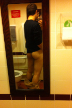 boybottomsup:  shrugging:  hi this is my butt goodnight  I love guys who post random ass pics.