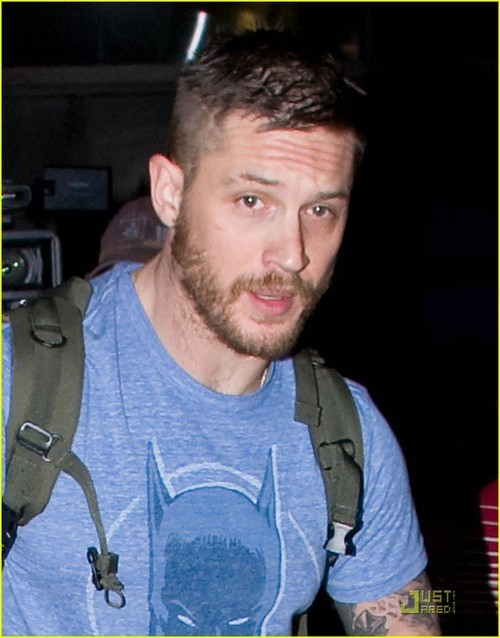 decoratedskin: Everything is better with a beard. Including Tom Hardy.