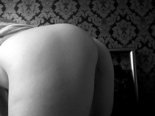 classically-curvaceous:  Just another glimpse of me before I leave you all for two weeks. How will y