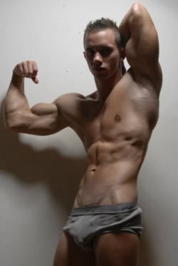 chelseabanker:  Lean Muscular Hunk